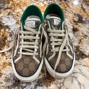 Gucci tennis shoes